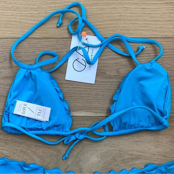 Vitamin A Reversible Blue Ruffle Triangle Bikini Top NEW Small/6 - Picture 6 of 7